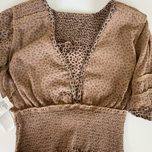 Abercrombie Short-Sleeve Smocked Waist Flutter Sleeve Crop Blouse Animal Print - Picture 5 of 5